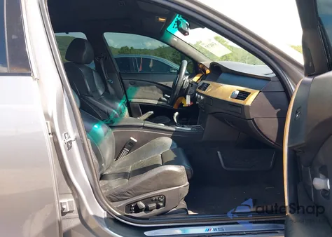 2006 BMW M5 из США, поврежденный, VIN WBSNB93596B581998